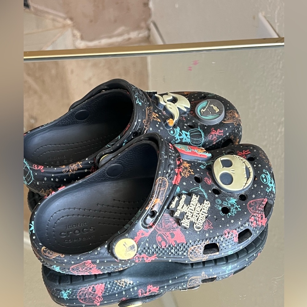 👻 Disney x Crocs Kids Glow-in-the-Dark Clogs Nightmare Before Christmas Size 11🎃 - Picture 2 of 8